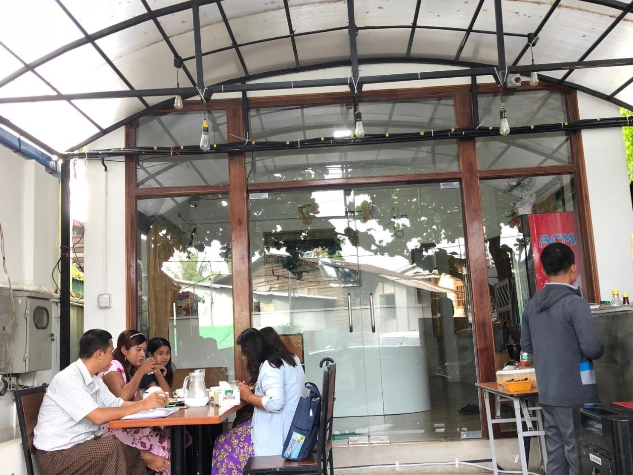 The Lodge Yangon Poshtel Eksteriør bilde