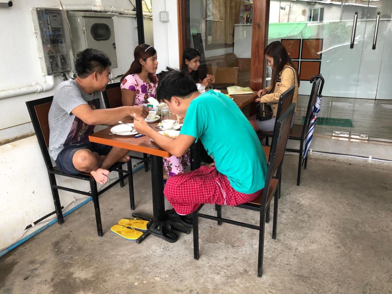 The Lodge Yangon Poshtel Eksteriør bilde